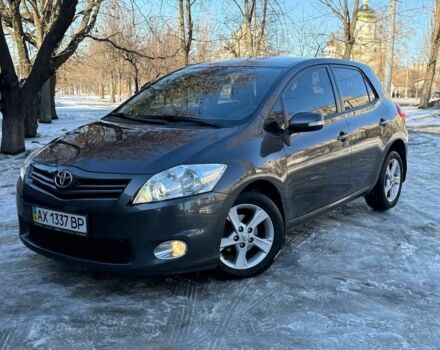 Серый Тойота Аурис, объемом двигателя 1.6 л и пробегом 73 тыс. км за 12950 $, фото 1 на Automoto.ua