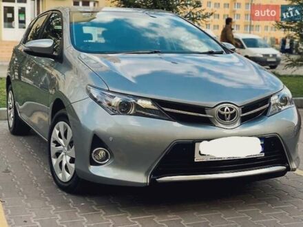 Тойота Ауріс 2012 у Києві на Automoto.ua Сірий Тойота Ауріс, об'ємом двигуна 1.6 л та пробігом 149 тис. км за 11499 $, фото 1 на Automoto.ua