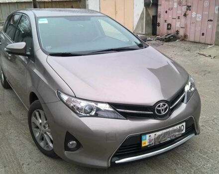 Серый Тойота Аурис, объемом двигателя 1.6 л и пробегом 95 тыс. км за 13500 $, фото 1 на Automoto.ua