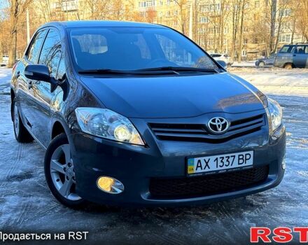 Серый Тойота Аурис, объемом двигателя 1.6 л и пробегом 730 тыс. км за 12950 $, фото 1 на Automoto.ua