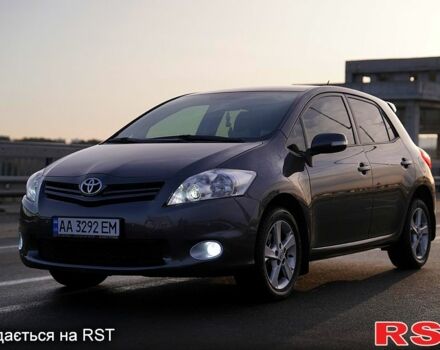 Сірий Тойота Ауріс, об'ємом двигуна 1.6 л та пробігом 245 тис. км за 9700 $, фото 1 на Automoto.ua