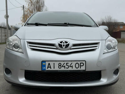 Серый Тойота Аурис, объемом двигателя 1.33 л и пробегом 272 тыс. км за 9000 $, фото 1 на Automoto.ua