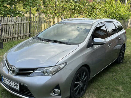 Серый Тойота Аурис, объемом двигателя 2 л и пробегом 225 тыс. км за 11000 $, фото 1 на Automoto.ua