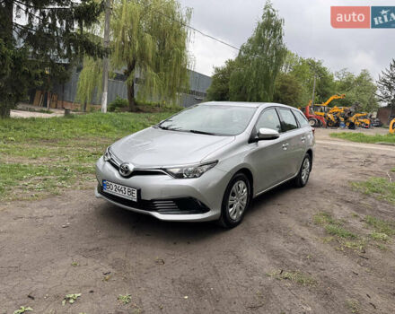 Сірий Тойота Ауріс, об'ємом двигуна 1.6 л та пробігом 175 тис. км за 12900 $, фото 1 на Automoto.ua