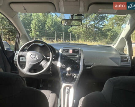 Синій Тойота Ауріс, об'ємом двигуна 1.6 л та пробігом 110 тис. км за 6700 $, фото 46 на Automoto.ua