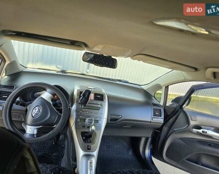 Синий Тойота Аурис, объемом двигателя 1.6 л и пробегом 250 тыс. км за 6500 $, фото 6 на Automoto.ua