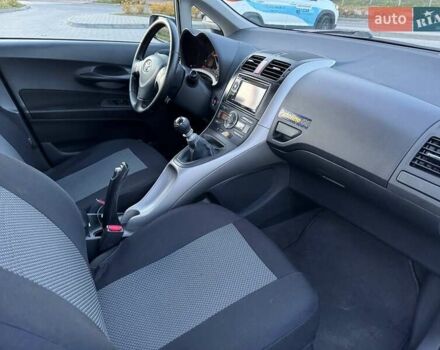 Тойота Аурис 2007 в Львове на Automoto.ua Синий Тойота Аурис, объемом двигателя 2.2 л и пробегом 215 тыс. км за 5800 $, фото 9 на Automoto.ua