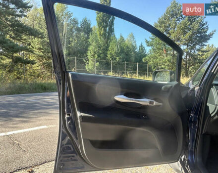 Синій Тойота Ауріс, об'ємом двигуна 1.6 л та пробігом 110 тис. км за 6700 $, фото 30 на Automoto.ua