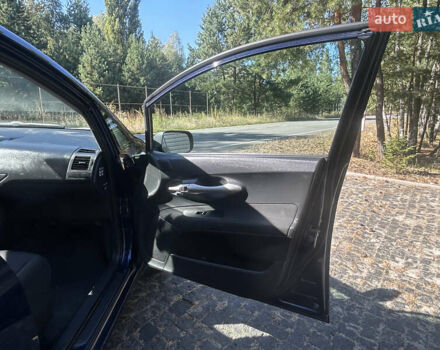 Синій Тойота Ауріс, об'ємом двигуна 1.6 л та пробігом 110 тис. км за 6700 $, фото 44 на Automoto.ua