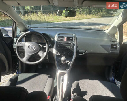 Синій Тойота Ауріс, об'ємом двигуна 1.6 л та пробігом 110 тис. км за 6700 $, фото 47 на Automoto.ua