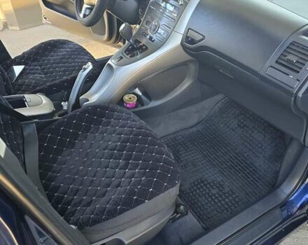 Синий Тойота Аурис, объемом двигателя 1.6 л и пробегом 250 тыс. км за 6500 $, фото 5 на Automoto.ua