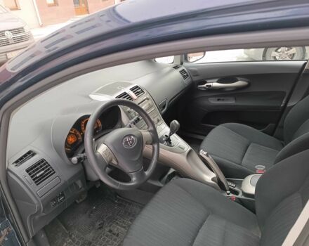 Синий Тойота Аурис, объемом двигателя 1.6 л и пробегом 160 тыс. км за 6600 $, фото 6 на Automoto.ua