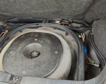 Синий Тойота Аурис, объемом двигателя 1.6 л и пробегом 390 тыс. км за 3650 $, фото 25 на Automoto.ua