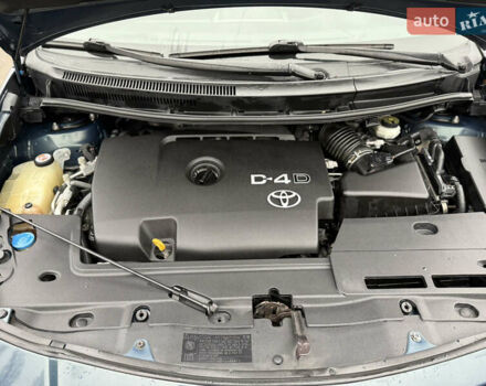 Синий Тойота Аурис, объемом двигателя 2 л и пробегом 180 тыс. км за 6950 $, фото 16 на Automoto.ua