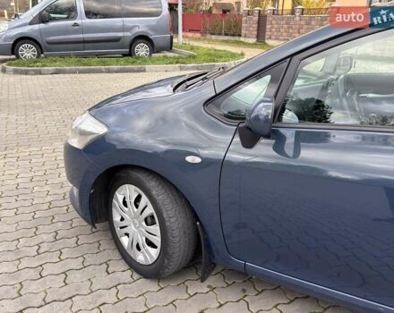 Синій Тойота Ауріс, об'ємом двигуна 0 л та пробігом 249 тис. км за 6300 $, фото 19 на Automoto.ua