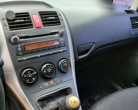 Синий Тойота Аурис, объемом двигателя 1.6 л и пробегом 390 тыс. км за 3650 $, фото 9 на Automoto.ua