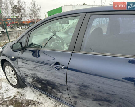 Синій Тойота Ауріс, об'ємом двигуна 1.6 л та пробігом 215 тис. км за 6700 $, фото 5 на Automoto.ua
