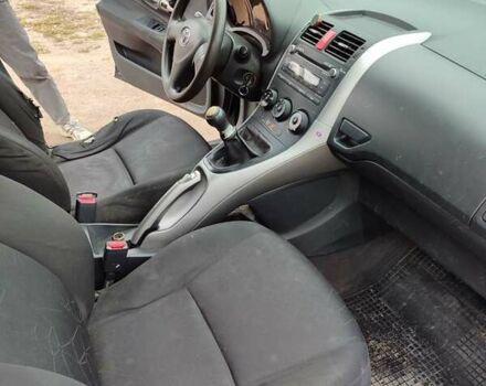 Синий Тойота Аурис, объемом двигателя 1.6 л и пробегом 390 тыс. км за 3650 $, фото 23 на Automoto.ua