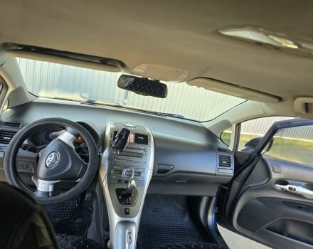 Синий Тойота Аурис, объемом двигателя 1.6 л и пробегом 250 тыс. км за 7200 $, фото 4 на Automoto.ua