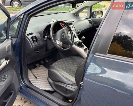 Синій Тойота Ауріс, об'ємом двигуна 0 л та пробігом 249 тис. км за 6300 $, фото 27 на Automoto.ua