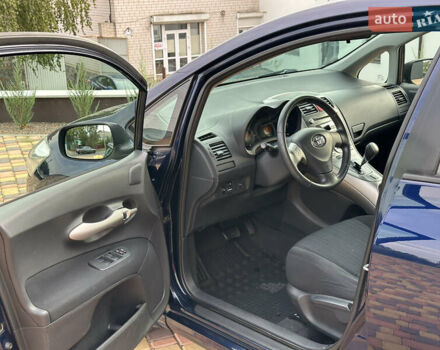 Синий Тойота Аурис, объемом двигателя 1.6 л и пробегом 125 тыс. км за 7500 $, фото 4 на Automoto.ua