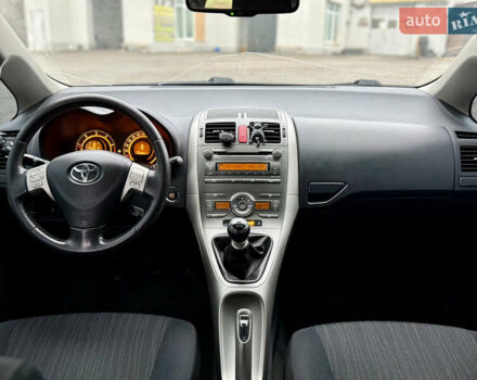 Синий Тойота Аурис, объемом двигателя 2 л и пробегом 180 тыс. км за 6950 $, фото 8 на Automoto.ua
