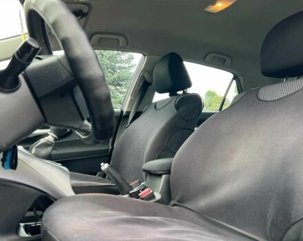 Синій Тойота Ауріс, об'ємом двигуна 1.4 л та пробігом 247 тис. км за 7600 $, фото 7 на Automoto.ua