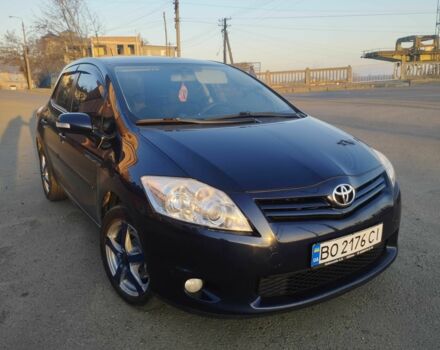 Тойота Ауріс 2010 у Чернівцях на Automoto.ua Синій Тойота Ауріс, об'ємом двигуна 2 л та пробігом 214 тис. км за 6800 $, фото 2 на Automoto.ua