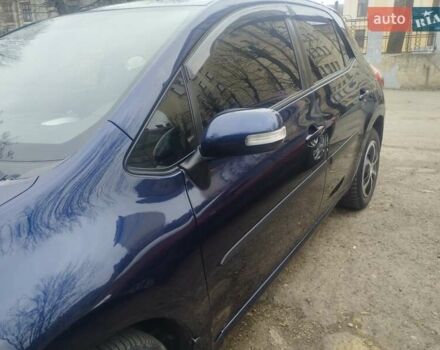 Синій Тойота Ауріс, об'ємом двигуна 2 л та пробігом 211 тис. км за 6800 $, фото 3 на Automoto.ua