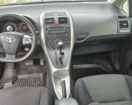 Синий Тойота Аурис, объемом двигателя 1.6 л и пробегом 188 тыс. км за 9400 $, фото 2 на Automoto.ua