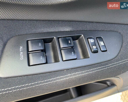 Синій Тойота Ауріс, об'ємом двигуна 1.8 л та пробігом 268 тис. км за 10399 $, фото 90 на Automoto.ua