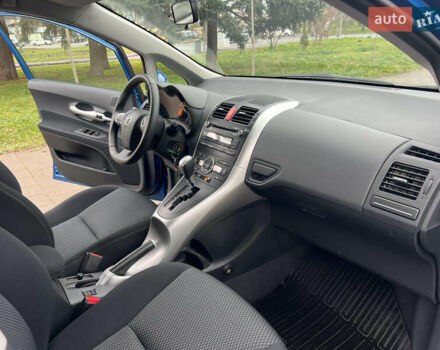 Синий Тойота Аурис, объемом двигателя 1.6 л и пробегом 53 тыс. км за 11900 $, фото 32 на Automoto.ua