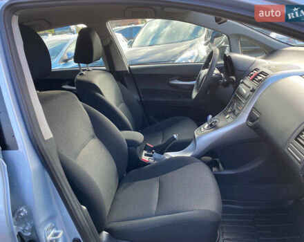 Синій Тойота Ауріс, об'ємом двигуна 1.8 л та пробігом 268 тис. км за 10399 $, фото 24 на Automoto.ua