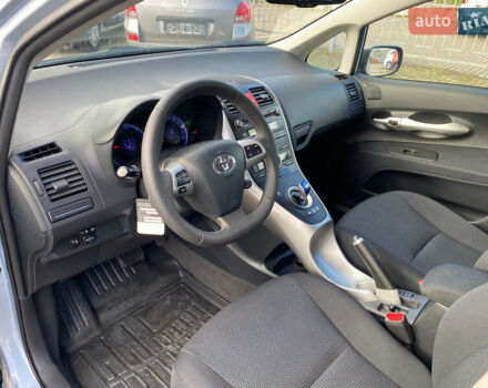 Синій Тойота Ауріс, об'ємом двигуна 1.8 л та пробігом 268 тис. км за 10399 $, фото 64 на Automoto.ua