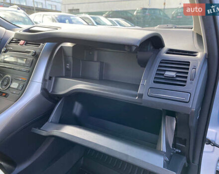 Синій Тойота Ауріс, об'ємом двигуна 1.8 л та пробігом 268 тис. км за 10399 $, фото 13 на Automoto.ua