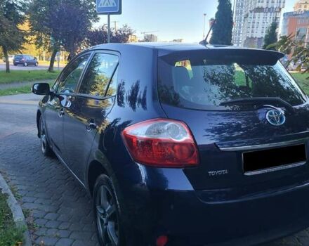 Синий Тойота Аурис, объемом двигателя 1.8 л и пробегом 247 тыс. км за 10000 $, фото 2 на Automoto.ua