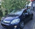 Синий Тойота Аурис, объемом двигателя 1.8 л и пробегом 247 тыс. км за 10000 $, фото 1 на Automoto.ua