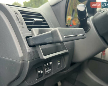 Синий Тойота Аурис, объемом двигателя 1.6 л и пробегом 53 тыс. км за 11900 $, фото 42 на Automoto.ua