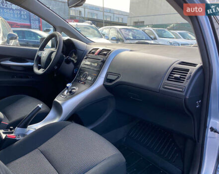 Синій Тойота Ауріс, об'ємом двигуна 1.8 л та пробігом 268 тис. км за 10399 $, фото 20 на Automoto.ua