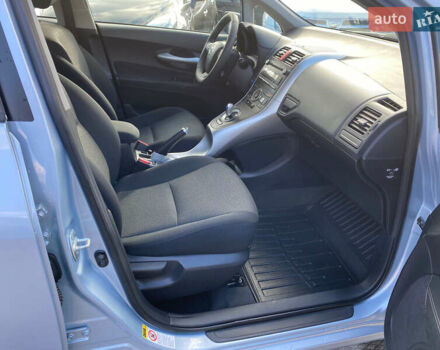 Синій Тойота Ауріс, об'ємом двигуна 1.8 л та пробігом 268 тис. км за 10399 $, фото 25 на Automoto.ua