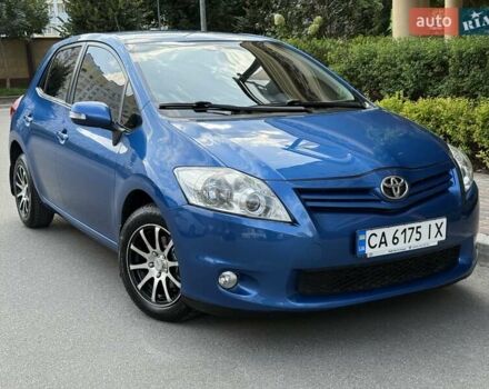 Синий Тойота Аурис, объемом двигателя 1.6 л и пробегом 145 тыс. км за 11200 $, фото 1 на Automoto.ua