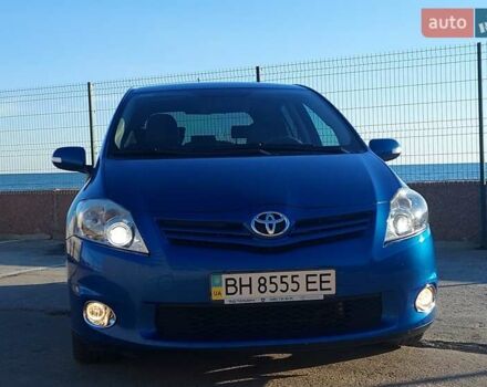Синий Тойота Аурис, объемом двигателя 1.6 л и пробегом 130 тыс. км за 10800 $, фото 2 на Automoto.ua