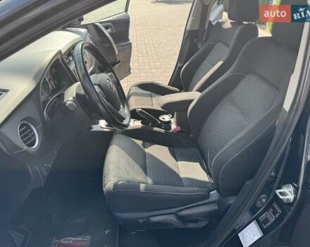 Синий Тойота Аурис, объемом двигателя 1.4 л и пробегом 165 тыс. км за 10500 $, фото 3 на Automoto.ua