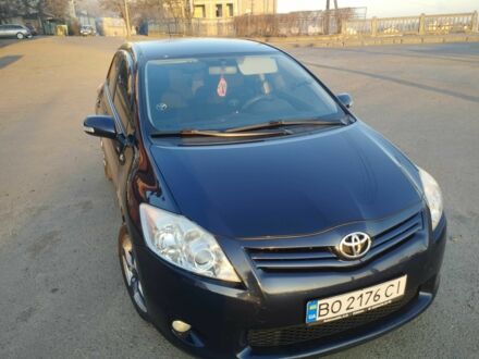 Тойота Ауріс 2010 у Чернівцях на Automoto.ua Синій Тойота Ауріс, об'ємом двигуна 2 л та пробігом 214 тис. км за 6800 $, фото 1 на Automoto.ua