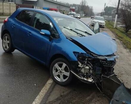 Синий Тойота Аурис, объемом двигателя 1.6 л и пробегом 139 тыс. км за 2800 $, фото 1 на Automoto.ua