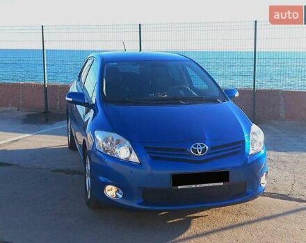 Синий Тойота Аурис, объемом двигателя 1.6 л и пробегом 130 тыс. км за 10800 $, фото 1 на Automoto.ua