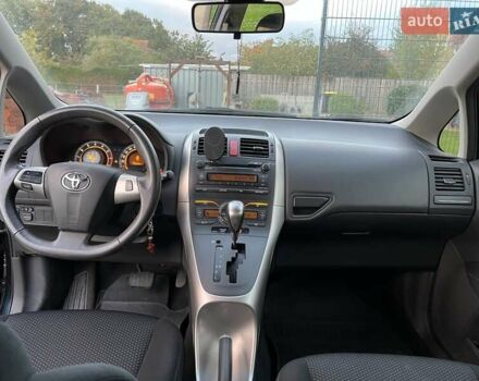 Зеленый Тойота Аурис, объемом двигателя 0 л и пробегом 65 тыс. км за 10351 $, фото 4 на Automoto.ua