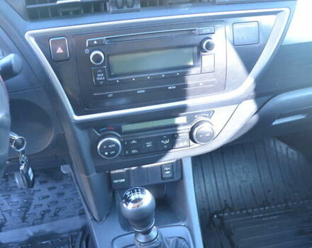 Зеленый Тойота Аурис, объемом двигателя 1.4 л и пробегом 160 тыс. км за 8800 $, фото 13 на Automoto.ua