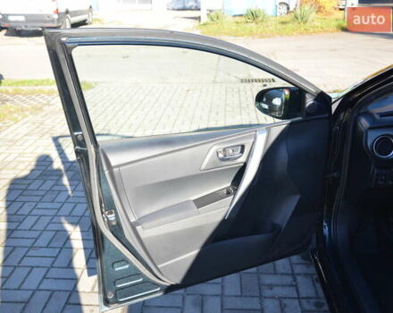 Зеленый Тойота Аурис, объемом двигателя 1.4 л и пробегом 160 тыс. км за 8800 $, фото 15 на Automoto.ua