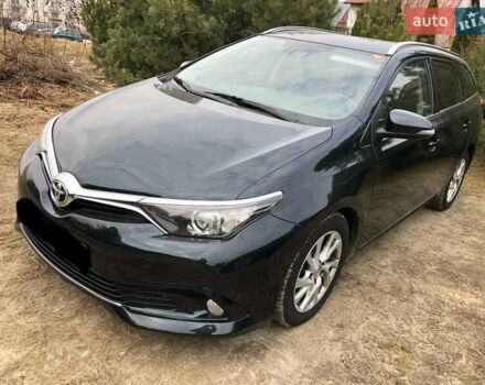 Зелений Тойота Ауріс, об'ємом двигуна 1.4 л та пробігом 203 тис. км за 13500 $, фото 4 на Automoto.ua